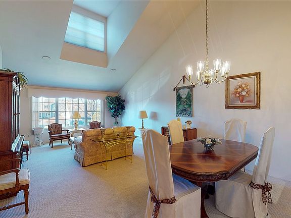 4th image of 811 Spring Lake Dr #811