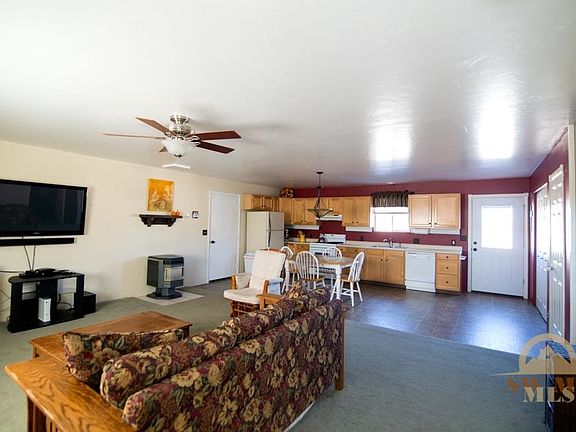 5th image of 424 Beaverhead St