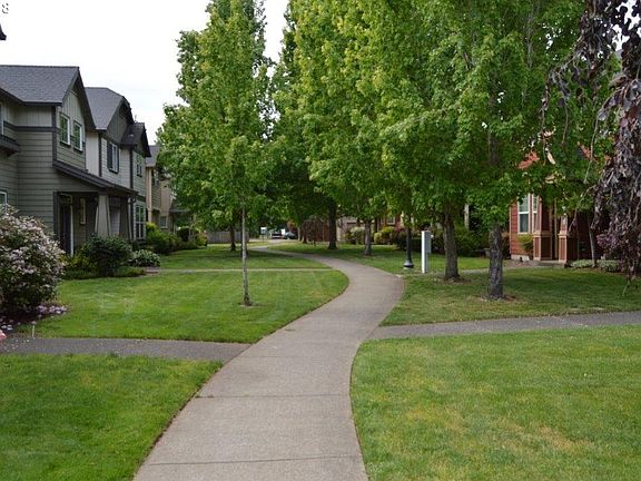 3rd image of 1818 SE Blackwell Way