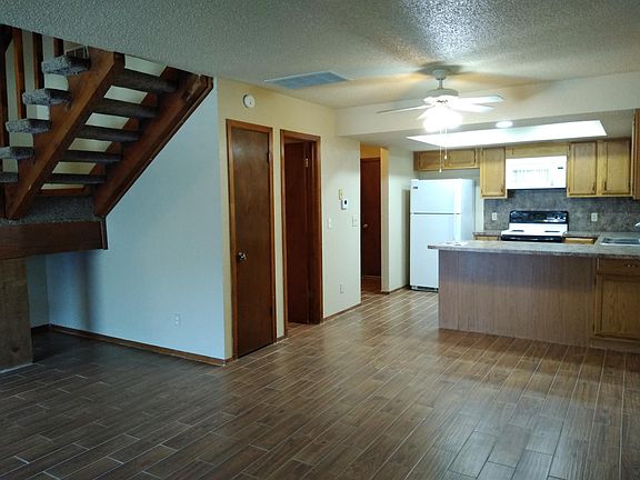 3rd image of 14203 Fairhill Ave