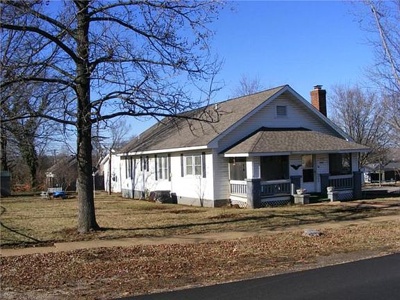 3rd image of 705 N Grant St