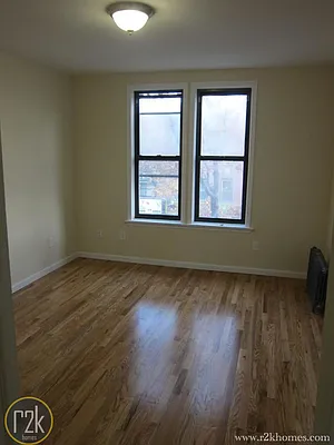 Rented by Realty 2000 Corp | media 3