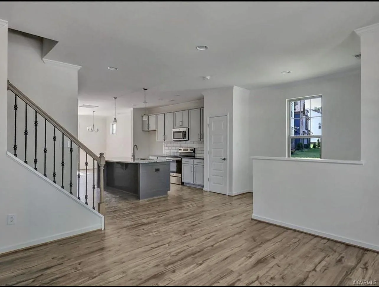 3 bed, 1755 sqft, $2,600 — Photo 2
