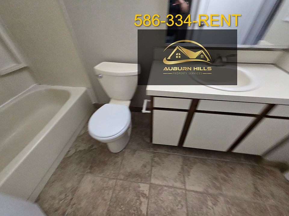2nd image of 1010 Willow Grove Ct