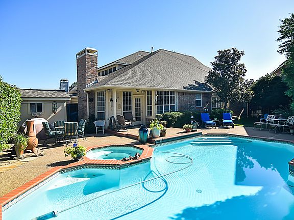 3rd image of 779 Lakeview Dr