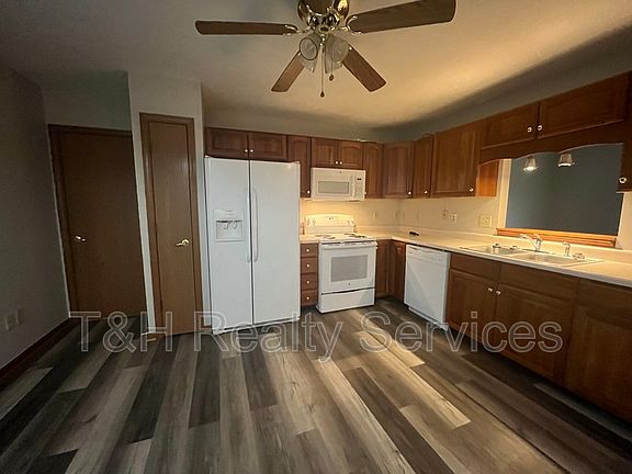 5th image of 152 Meadow Glen Dr
