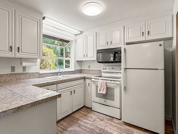 4th image of 19119 47th Ave W