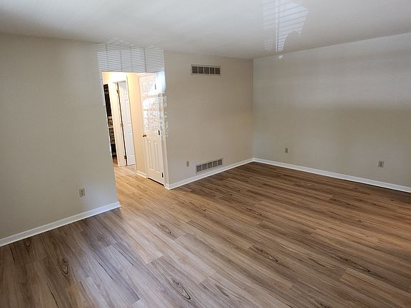5th image of 6924 Beechmont Ave
