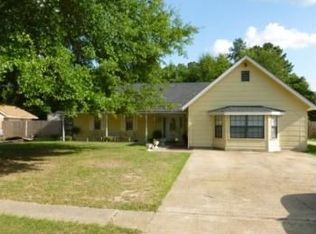 110 Continental Dr, Hattiesburg, MS 39402