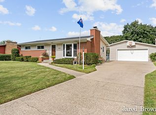 523 Robbins Rd, Grand Haven, MI 49417