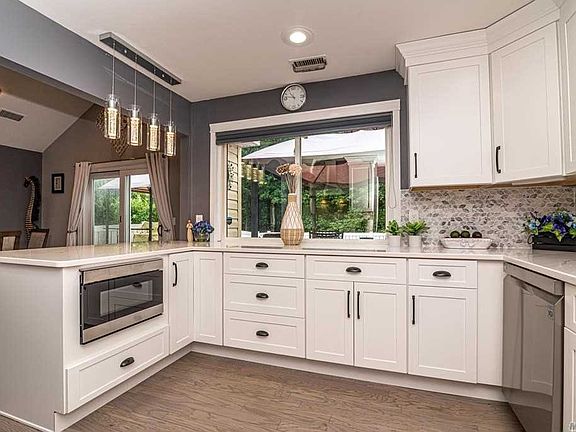 4th image of 59 Crescent Cir