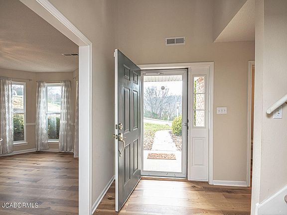 2nd image of 2104 Stadium View Ct