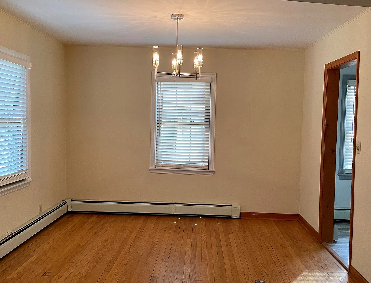 3 bed, 1.5 bath, 1425 sqft, $2,000 — Photo 3