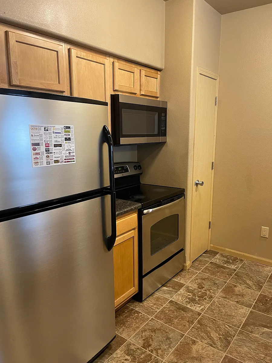 Building Photo - 404 S Johnson St #6S