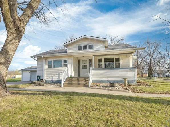 900 Cameo St, Onawa, IA 51040