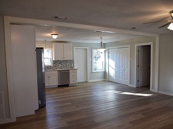 3rd image of 307 S Virginia Ave