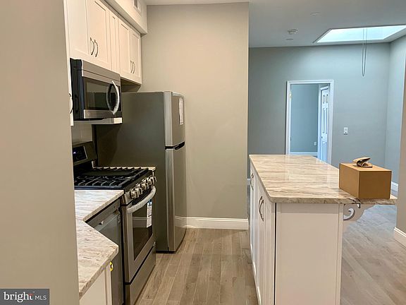 3rd image of 216 Buckingham Pl Floor 3