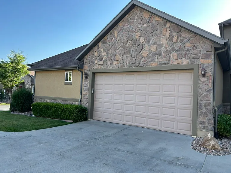 607 E Wyngate Pointe Ln — Photo 2