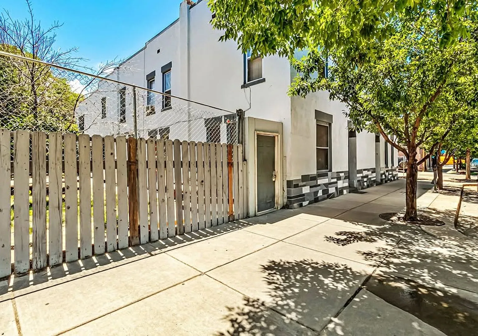 529 Colorado Ave — Photo 1
