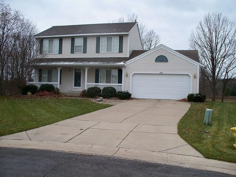 3413 Meadow Lake Ct SE photo 1