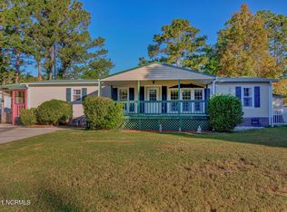 812 Mast Ct, Hampstead, NC 28443