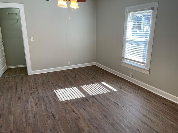 4th image of 1805 Roseland St