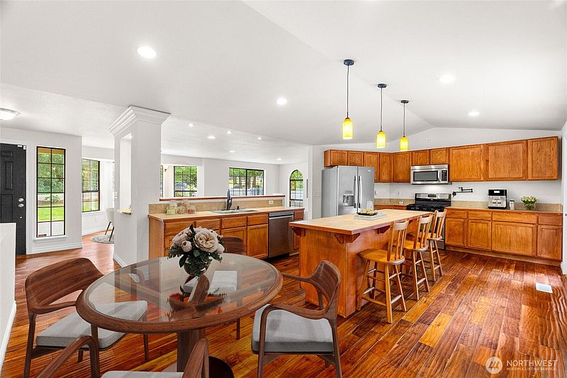 3rd image of 17206 SE 238th Street