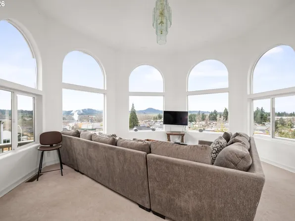 805 Queens Ave, Creswell, OR 97426