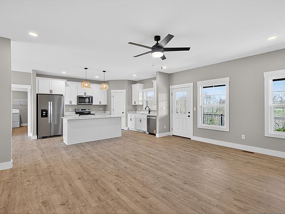 3rd image of 195 Lakeland Dr