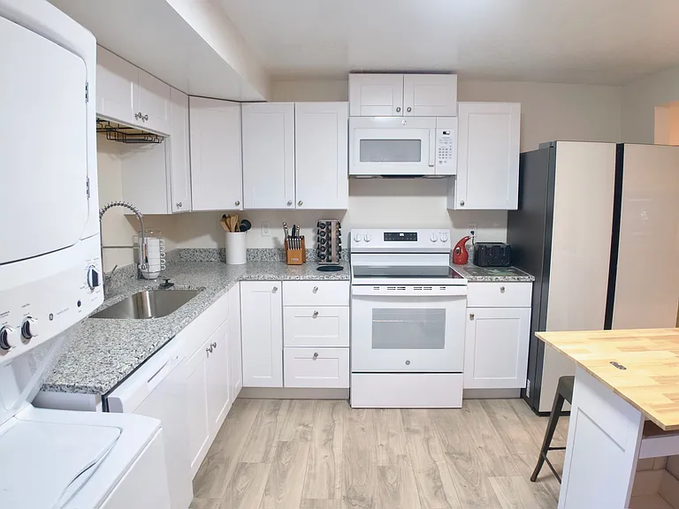 384 W Harvard Dr — Photo 10