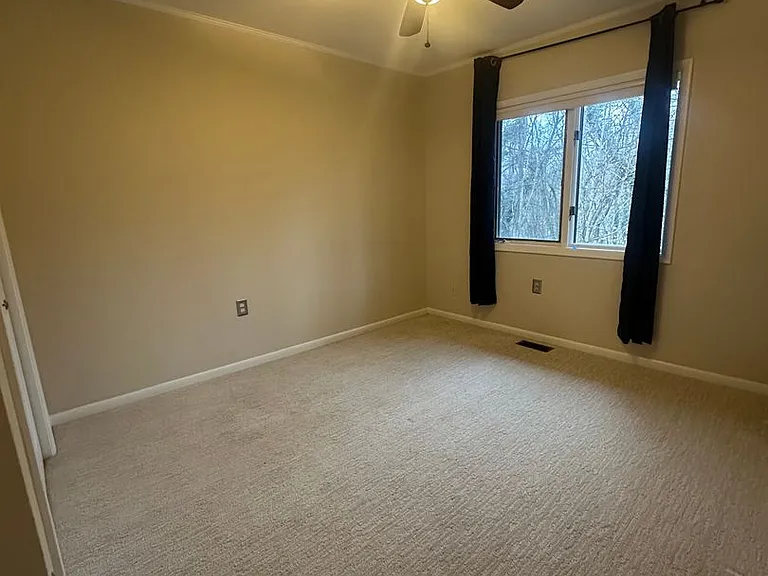 329 Shenandoah Cir — Photo 16