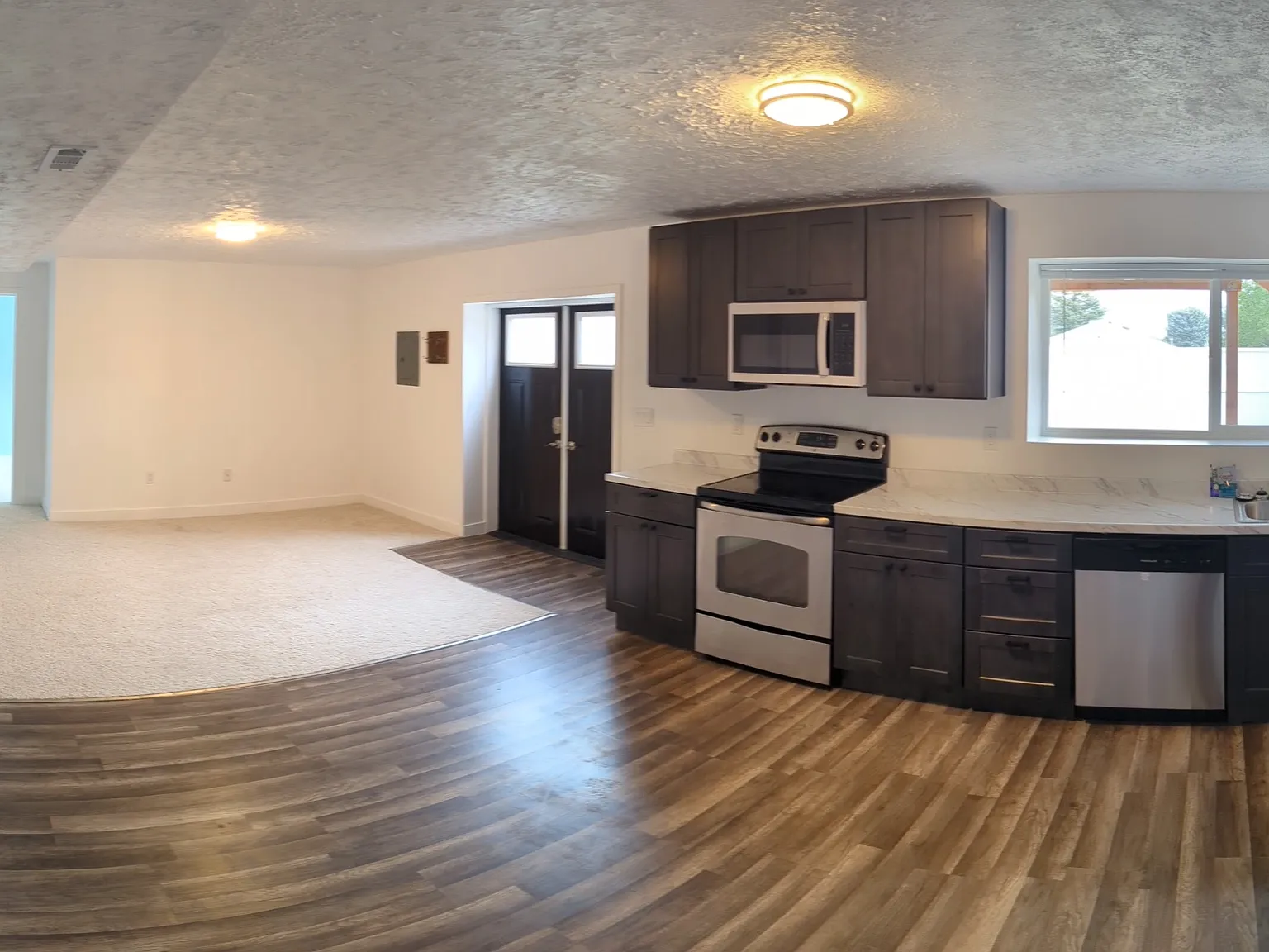 3 bed, 1500 sqft, $1,900 — Photo 2