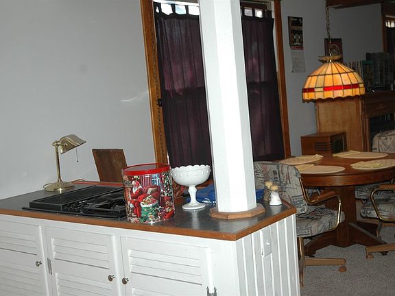 4th image of 1327 Grand Ave