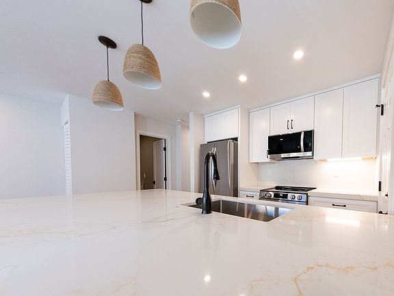 2nd image of 721 Jersey Ct