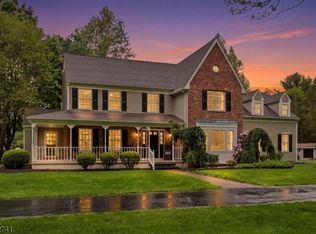 2 Deer Run, Clinton Twp., NJ 08833