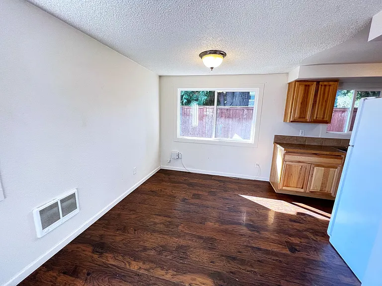 765 SE Russell St — Photo 5