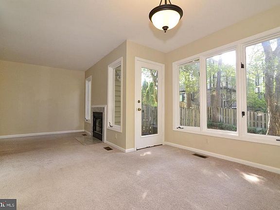 5th image of 1134 Whitworth Ct