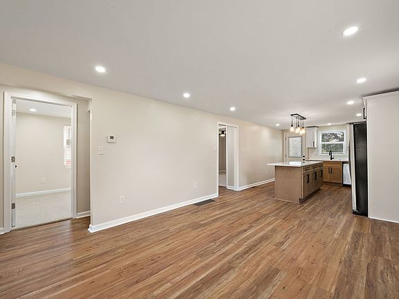 4th image of 53 Seward Ln