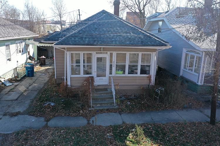 1st image of 215 E Linden Ave