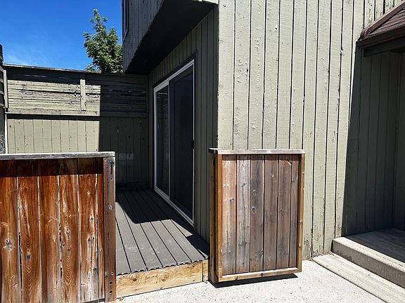 3rd image of 5660 23rd Ave NE #502