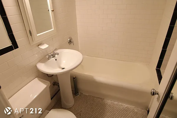 Rented by APT212 INC | media 31