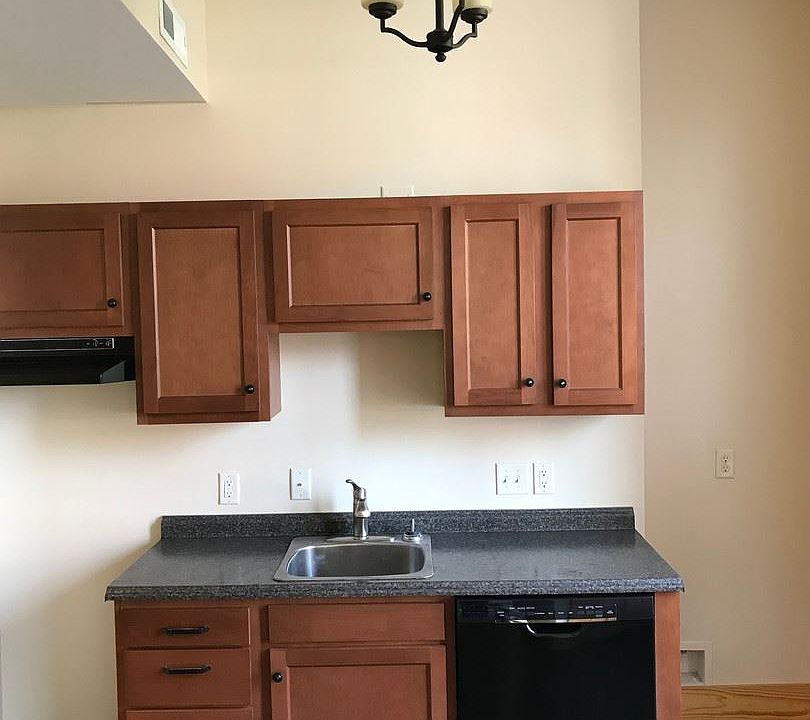 2nd image of 105 W 9th St APT 3