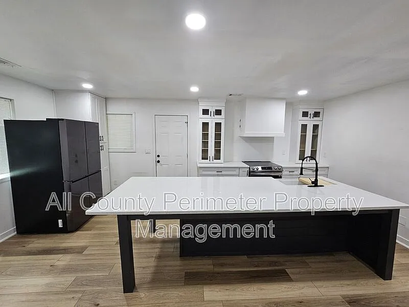 2 bed, 2.0 bath, 1170 sqft, $2,145 — Photo 4