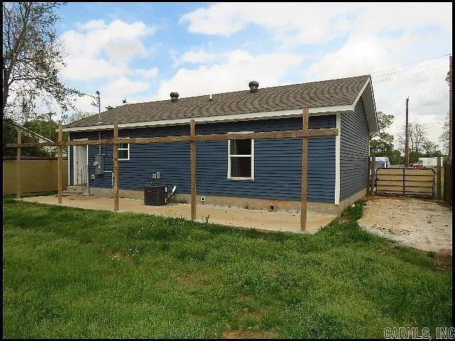 306 Barnes St — Photo 15