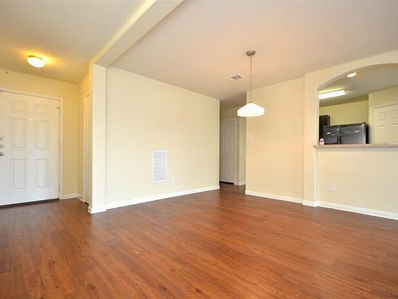 3rd image of 15459 Bammel Oaks Ct