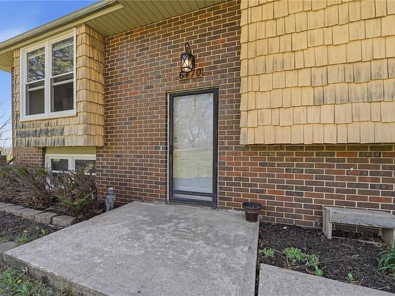 2nd image of 6470 SE Horseshoe Dr