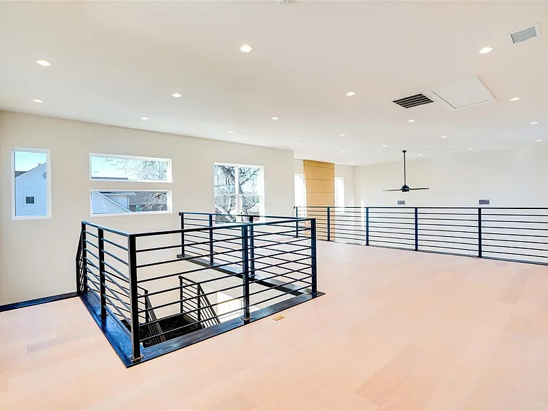 3611 S Versailles Ave — Photo 18