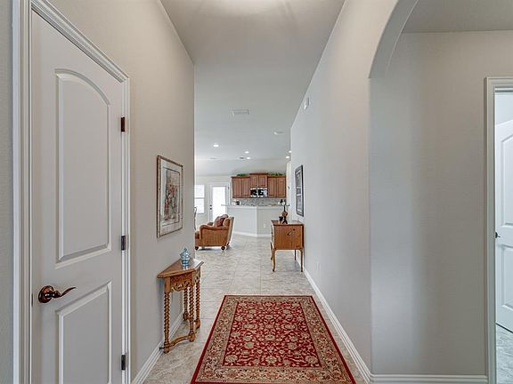 4th image of 2936 Greenway Dr