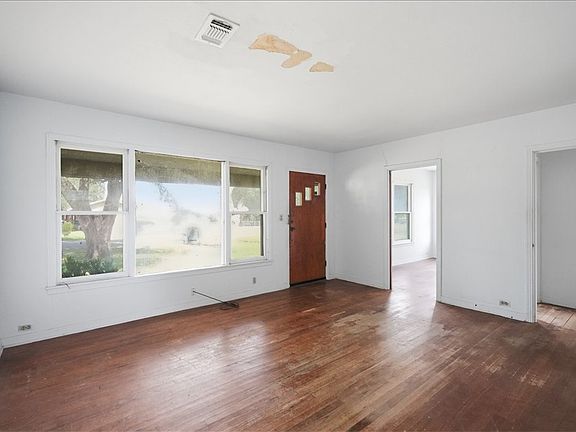 4th image of 112 Charles St