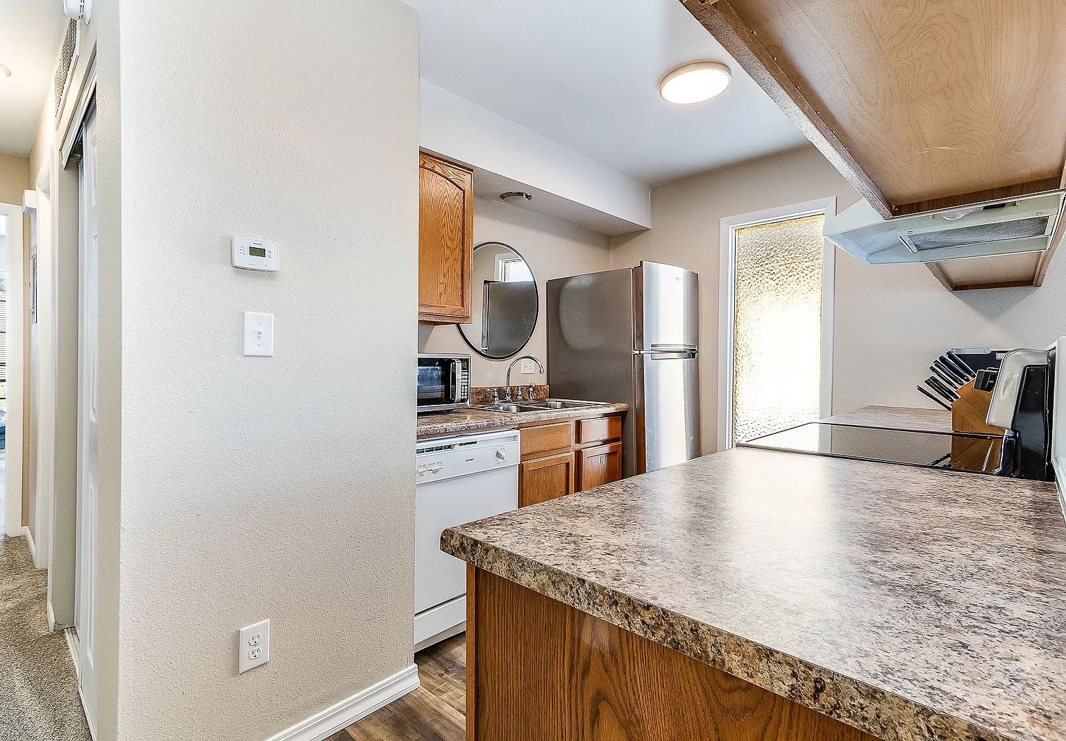 2 bed, 900 sqft, $1,295 — Photo 4